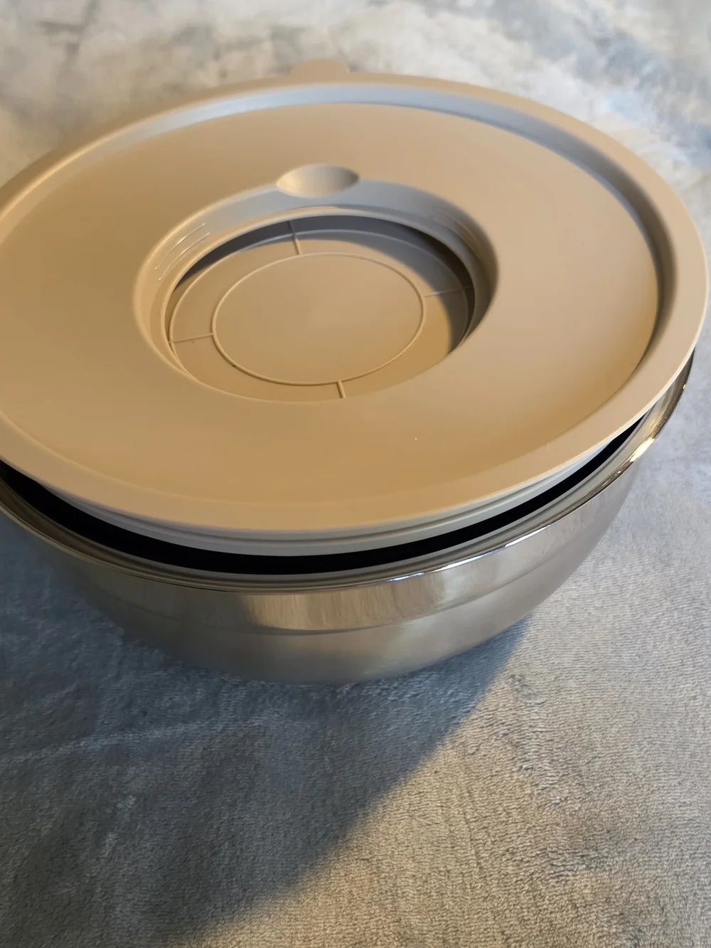 5 ct. Stainless Steel Mixing Bowl Set with Beige Plastic Lids and Grater